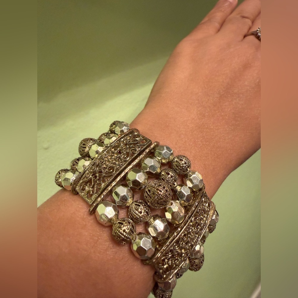 Elegant Gold Beaded Bracelet - Picture 6 of 6